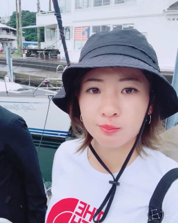のインスタグラム：「痛いニキビ。そして雨😭 可愛いママ。顔が小さい😭」