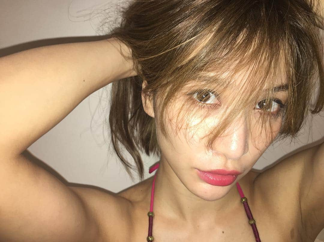 大島麻衣さんのインスタグラム写真 - (大島麻衣Instagram)「写真集撮影ちゅ💋 いい作品になる予感しかしないです😎 かなりいい感じです👍 楽しみに待っててください😝 クラウドファンディングもあと6日！！ 最後の最後まで応援よろしくお願いします😉 photo&make by chisa #offshot  #写真集撮影 #shooting #samui  #thailand  #大人な大島麻衣 #お楽しみに」6月24日 19時50分 - maioshima911