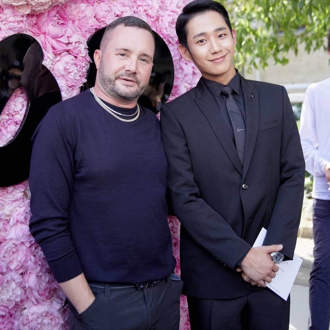 チョン・ヘインさんのインスタグラム写真 - (チョン・ヘインInstagram)「Thank you for the invitation.  @Dior @MrKimJones #DIORxKaws  #DiorSummer19 . ⓒ @wkorea @kimheejune . Thanks to @kimsungchan1 @beauty_dama @sseulgiyoon @2jaey0ung」6月24日 20時11分 - holyhaein