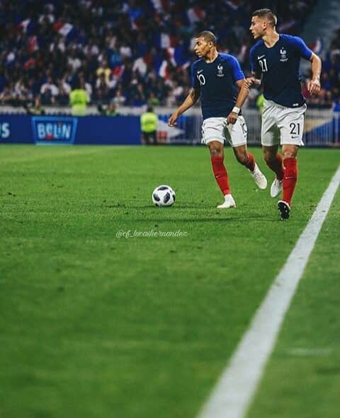 リュカ・エルナンデスさんのインスタグラム写真 - (リュカ・エルナンデスInstagram)「Menudo futuro🔥 @lucashernandez5 @k.mbappe29」6月24日 20時20分 - universo.colchonero