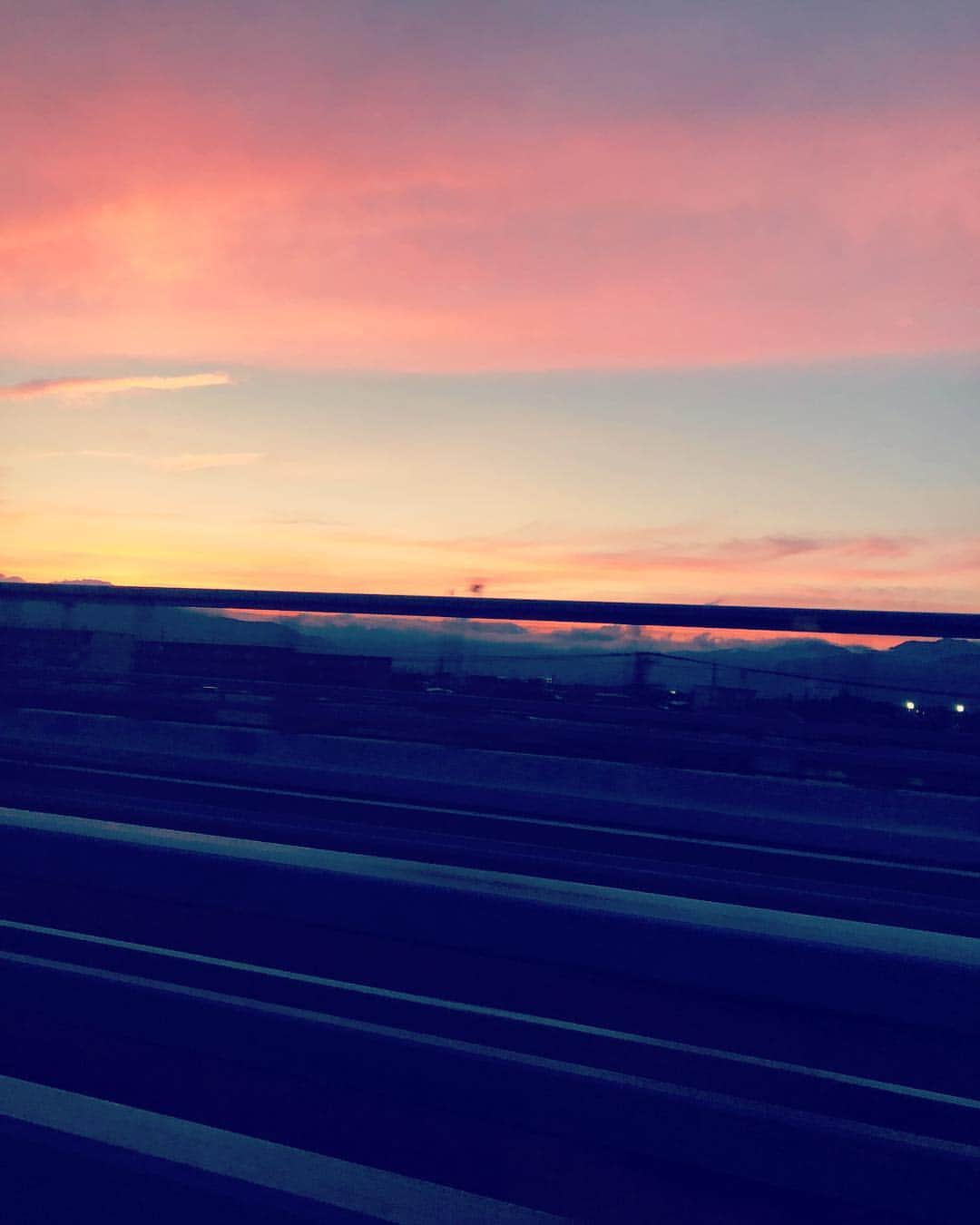 江口拓也さんのインスタグラム写真 - (江口拓也Instagram)「綺麗な夕暮れ  この時間帯の空が、嫌いだけど大好き」6月24日 20時25分 - takuyaeguchi81