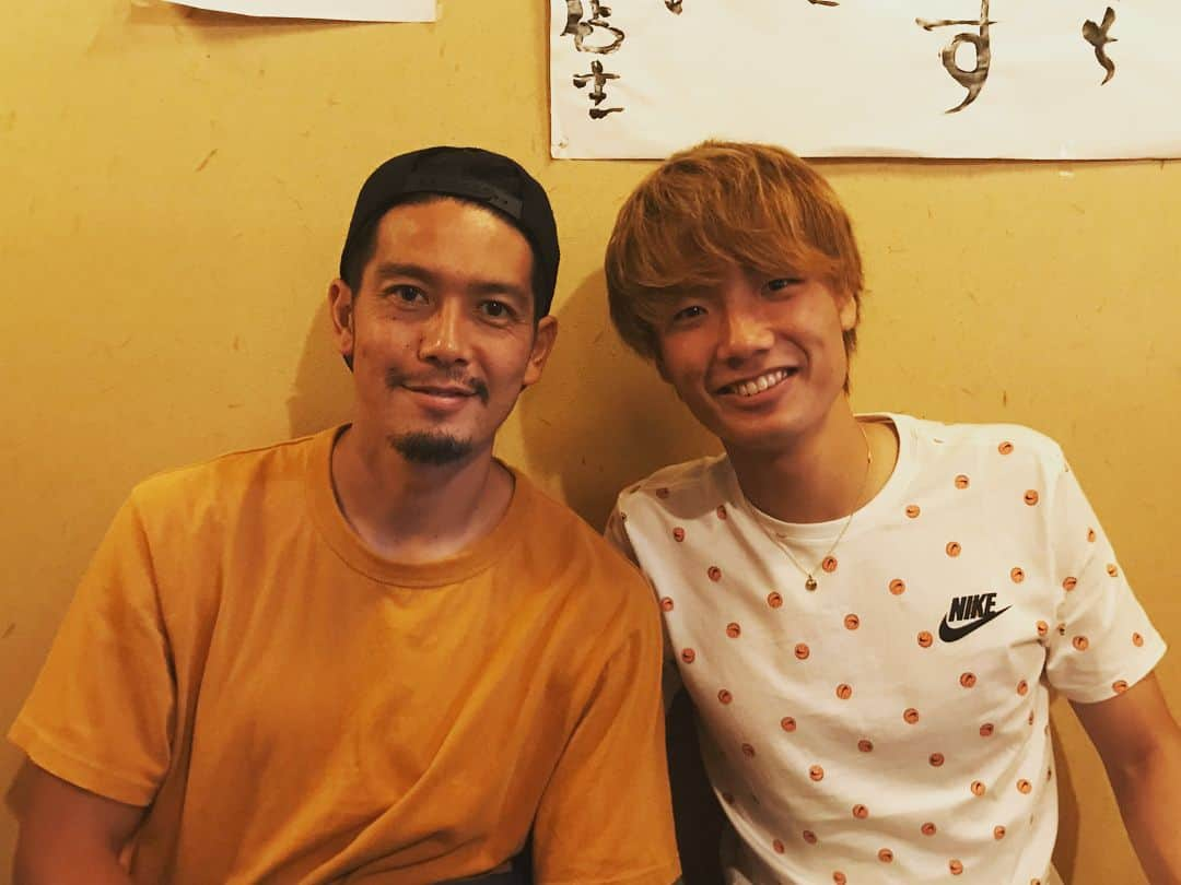 井川祐輔さんのインスタグラム写真 - (井川祐輔Instagram)「香港滞在記#34〜日本滞在編〜  奥さんの実家である仙台に滞在しています。 今、ベガルタ仙台に在籍している板倉滉選手とタイミングよく会うことが出来ました。 せっかくのオフにガッツリ子供達の面倒をみてもらいました🤣 次の日、ベガルタ仙台の練習を見学しに行きました。 他クラブの練習を見る事に違和感を感じつつ、新鮮さも感じた仙台滞在記。 #香港滞在記#番外編#日本滞在記 #日本#仙台#ベガルタ仙台#サッカー#板倉滉#川崎フロンターレ#うどん#うどん坊#子供#育児#3兄弟」6月24日 12時36分 - yusukeigawa_4