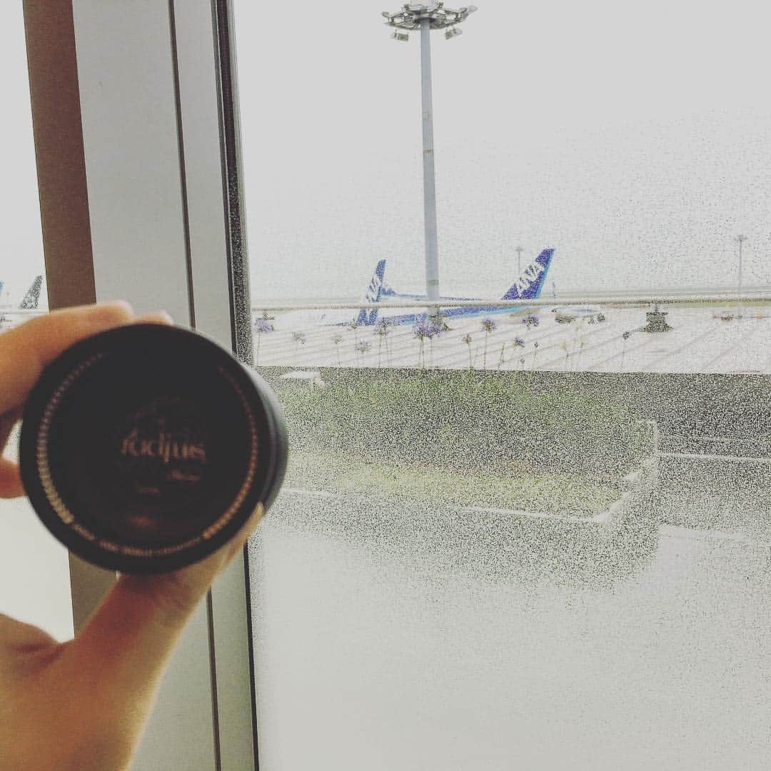 BLACKさんのインスタグラム写真 - (BLACKInstagram)「Departure for Sapporo!﻿ ﻿ 札幌、行ってきます！﻿ ﻿ #ana #flight #全日空 #全日本空輸 #Radius #ラディウス #c3yoyodesign #yoyo #ヨーヨー #lifeontour #tourlife #Sapporo #Japan」6月24日 11時59分 - officeblack