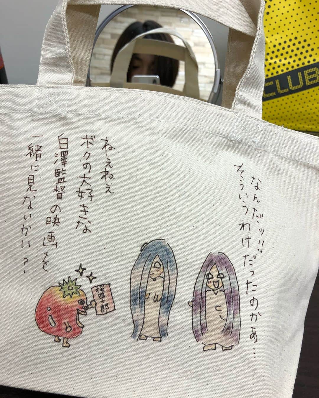 江波りゅうさんのインスタグラム写真 - (江波りゅうInstagram)「好きなシーンだと、自分の絵をプリントしたトートバッグ頂いた。なんて嬉しいの。 #ホラーなミチエ」6月24日 12時55分 - ryu_emami
