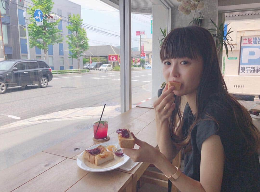 のインスタグラム：「だいすきな広島カフェ NITTACOFFESTANDで 本日もランチ🍒 今日はジャムトースト💯 ここは食パンから最高に 美味しいから本当に 行ったことない人は 行って欲しい！🌼 . #NITTACOFFESTAND#カフェ#モーニング#広島モーニング#広島ランチ#お洒落ランチ#お洒落モーニング#モーニング好きな人とモーニング巡りしたい#誰かしましょー❤︎」