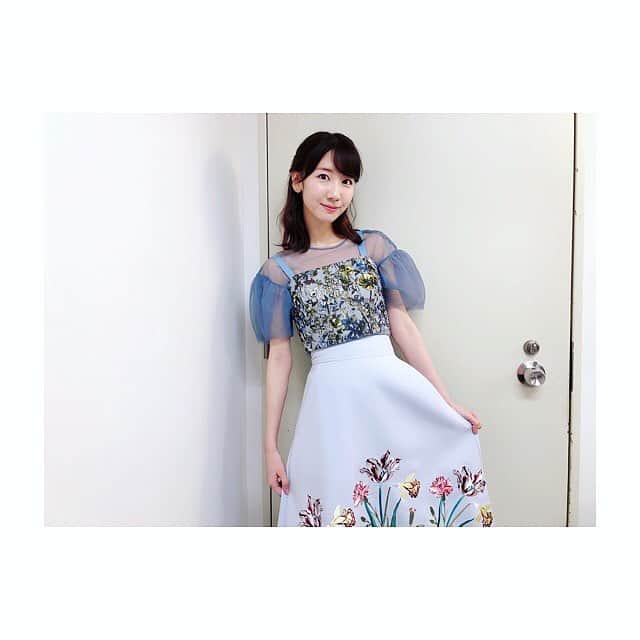 柏木由紀さんのインスタグラム写真 - (柏木由紀Instagram)「. UTAGE！の衣装💐 刺繍がかわいくてステキ☺️✨ . #resyuryu @resyuryu_official」6月24日 14時37分 - yukikashiwagi_official