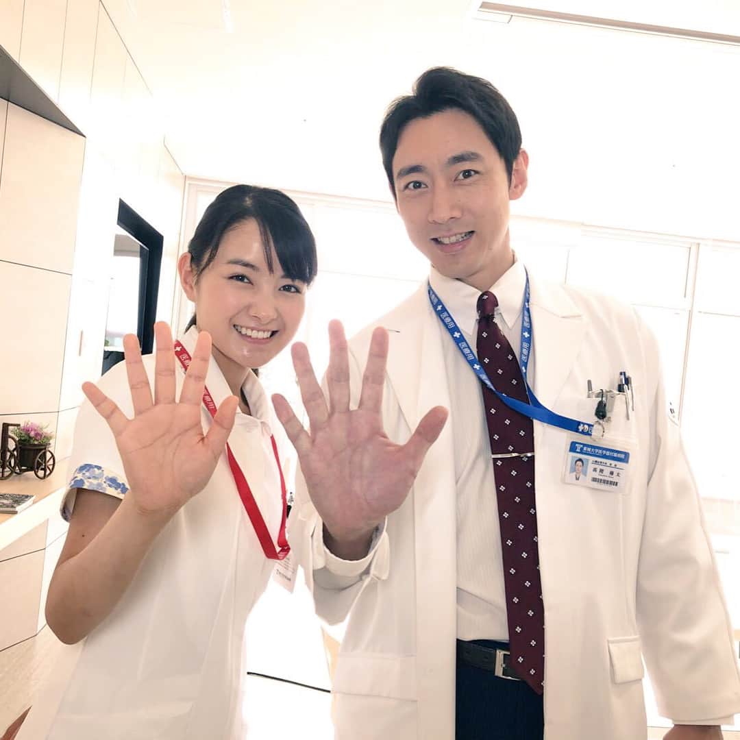 TBS「ブラックペアン」のインスタグラム：「‪【📺最終回放送まであと6時間‼️】‬ 美和ちゃん&高階先生で10話の🔟を作ってくれました🤗  #ブラックペアン  #tbs  #葵わかな #小泉孝太郎  #よる9時から最終回15分拡大SP🕘」