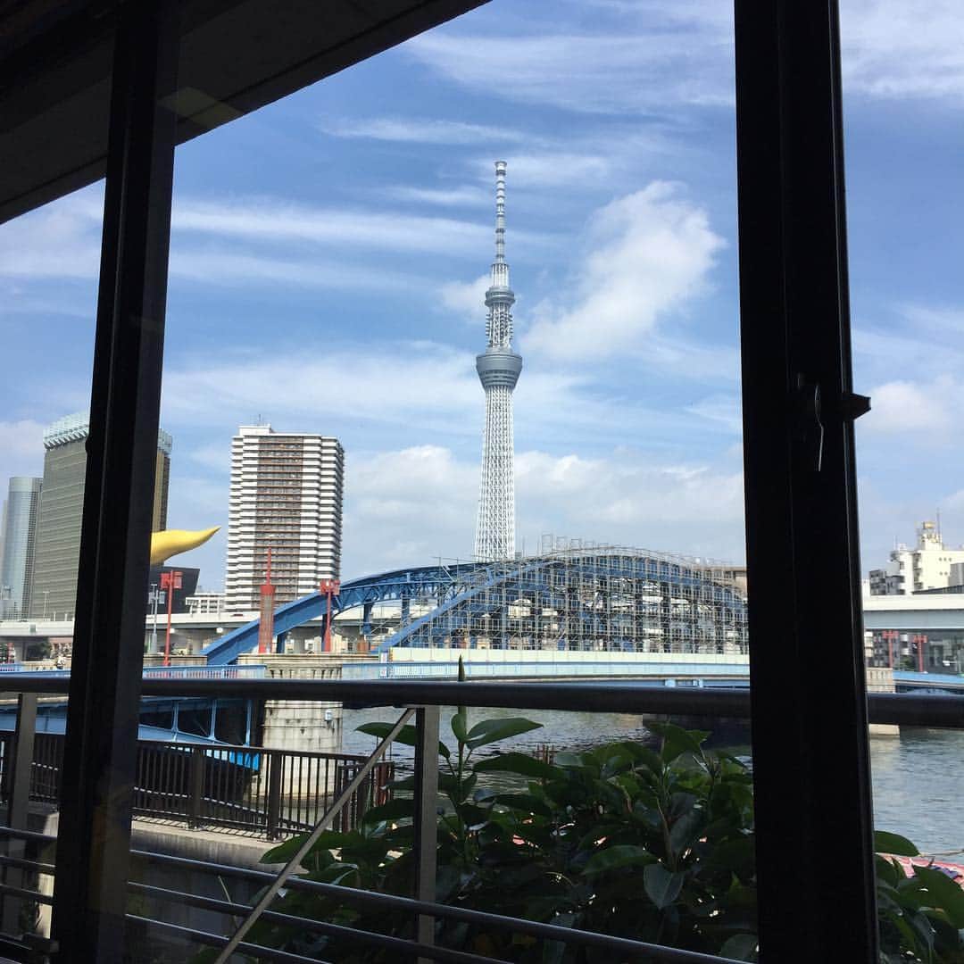 小池昌代のインスタグラム：「久しぶりの鰻。接客係は、はっとするほど粋で、他では見られない江戸前の女性。「にごりえ」のお力そのものでした。 #前川」