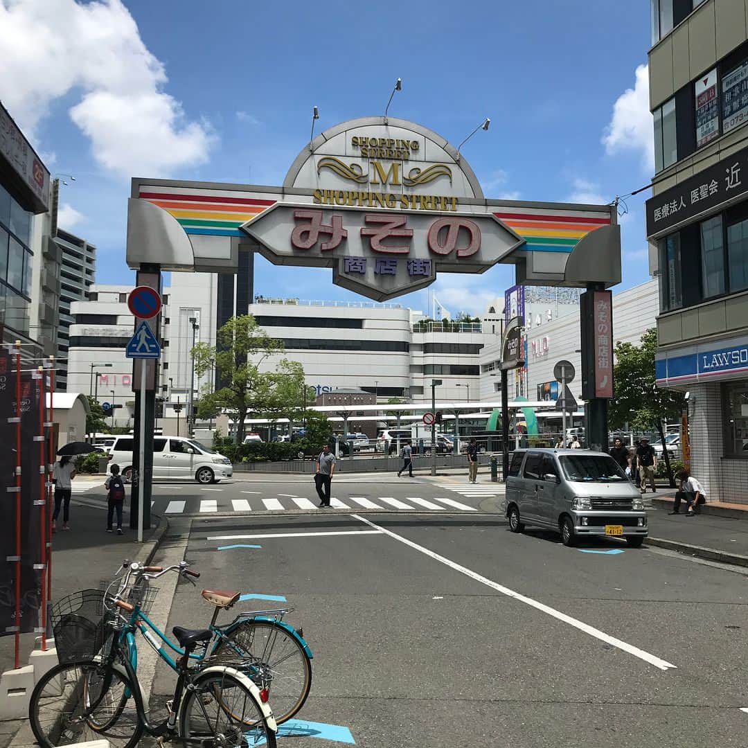 じろうさんのインスタグラム写真 - (じろうInstagram)「和歌山駅前、いいですね。 駅ビルの色味が薄かったのが最高です。」6月24日 15時40分 - sissonne_jiro
