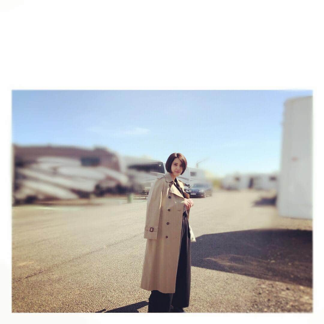 山崎紘菜さんのインスタグラム写真 - (山崎紘菜Instagram)「💼 ただ今TOHOシネマズの幕間が 映画「ファンタスティック・ビーストと黒い魔法使いの誕生」 バージョンになっています！ なんと、撮影が行われているセットに伺い 主演のエディ・レッドメインさんにインタビューをさせて頂きました！ 盛り沢山な内容となっていますので、 TOHOシネマズに行かれる際は ぜひ少し早めに入場してみて下さい^ ^ #ファンタビ #TOHOシネマズ #EddieRedmayne」6月24日 15時50分 - hirona_yamazaki