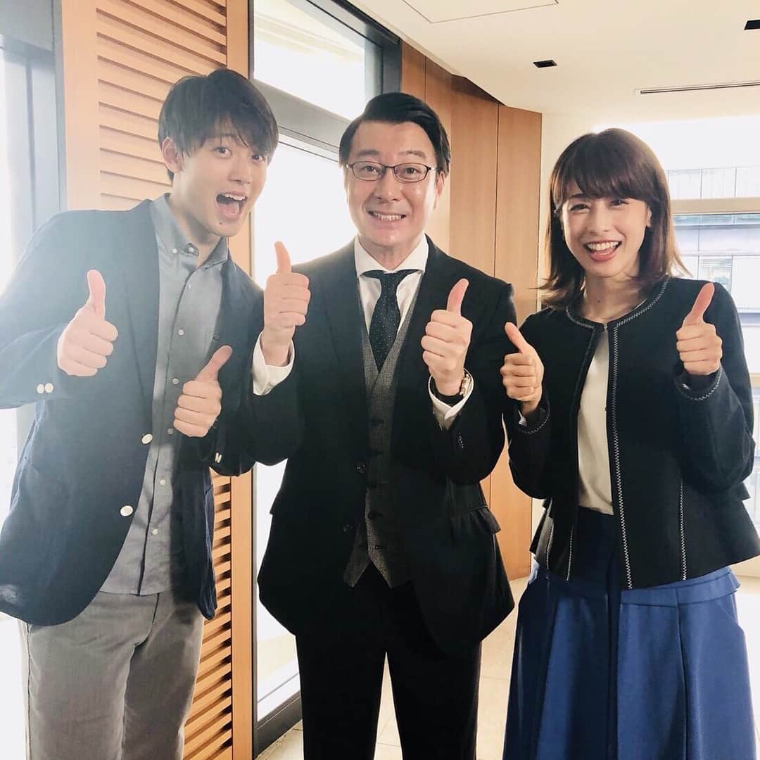 TBS「ブラックペアン」のインスタグラム：「‪【📺最終回放送まであと4時間‼️】‬ 世良くん、池永編集長、香織さん初の3ショット👀✨ 合間、世良くんと池永さんは熱いサッカー談義を繰り広げていました⚽️😃 #ブラックペアン  #tbs #竹内涼真 #加藤浩次 #加藤綾子 #よる9時から最終回15分拡大SP🕘」