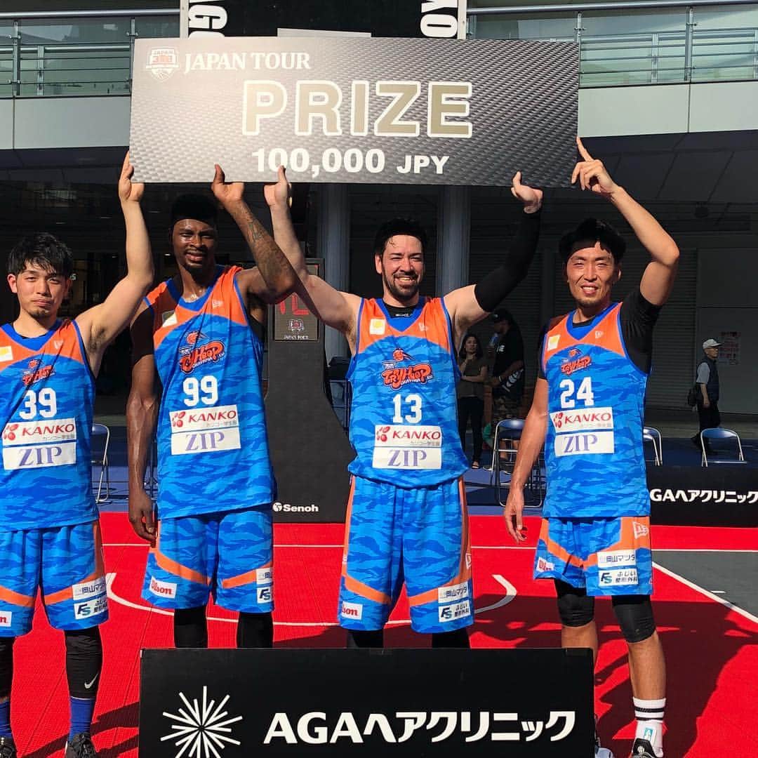 比留木謙司のインスタグラム：「とりあえず勝ちは勝ち。  しんどいスケジュールや環境の中でもチームで妥協しないでディフェンスができたのが素晴らしかったです。  今夏は中々、トライフープ岡山として結果が出なかったのでいいバスケットをしようとコミュニケーションを取り続けた、その結果大きい大会ではないですが、勝てたのは収穫だと思います！  #tryhoop #3x3 #3x3japantour」