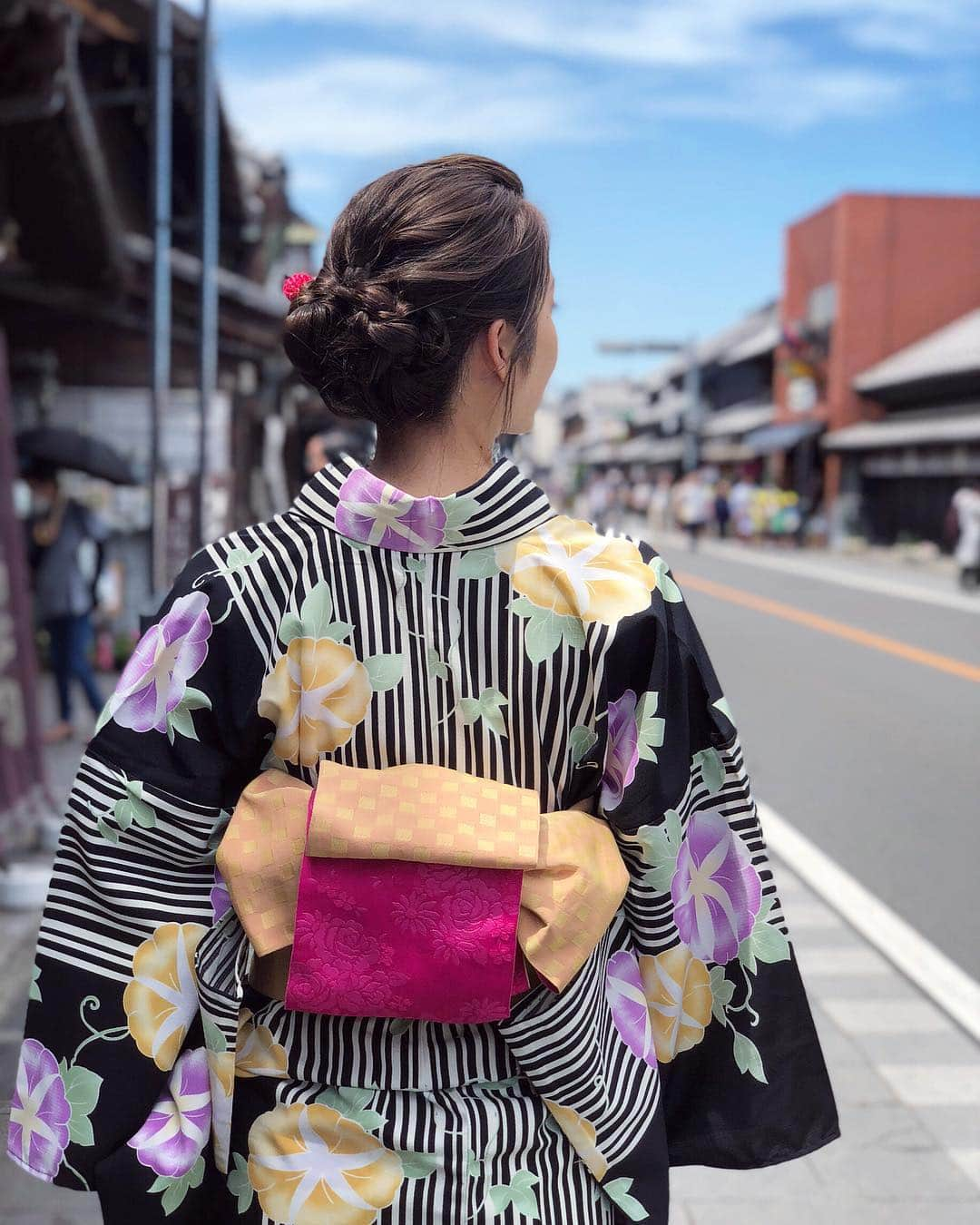 雨宮みずきさんのインスタグラム写真 - (雨宮みずきInstagram)「． お天気よくて着物だと 暑いくらいだったよ😳👘 ． 今回のヘアアップは あみこみねじねじヘア👧💗 ． #和服 #着物コーデ  #和装ヘア #川越小江戸 #小江戸 #食べ歩き #鐘つき通り #お菓子横丁 #時の鐘 #川越鐘つき通り店 #和モダン #小江戸川越 #小江戸散策 #一番街 #鐘楼 #蔵造り #後ろ姿  #着物 #着物レンタル #着物でお出かけ #japan_daytime_view #kimono  #japaneseculture #japan_of_insta」6月24日 18時07分 - ammymzk0926