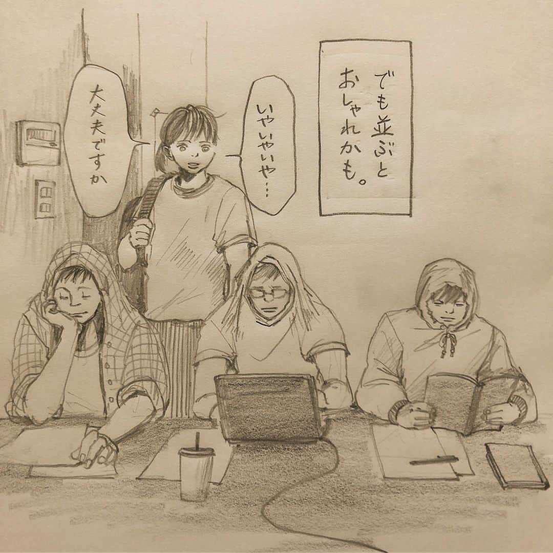 いとうさんのインスタグラム写真 - (いとうInstagram)「屋内の冷房が強めな季節になったので(´・ω・) あの寒さはなんだか苦手でいつのまにか風邪っぴき。  結果、パーカー羽織って丸くなりますが、決して怪しい者では…。 #大学の研究室もガンガン冷やされるので #1時間座ろうものなら長袖が恋しい #アイスコーヒー買っちゃったのもちょっと後悔 #結果丸くなるを繰り返したら #ジェイが「それもお洒落かも」 #たしかにそうかも(´・ω・) #イトウ先生授業の時間です #美術学生イトウの青春 #イトウハジメ #イラスト #漫画」7月9日 7時31分 - itototoon