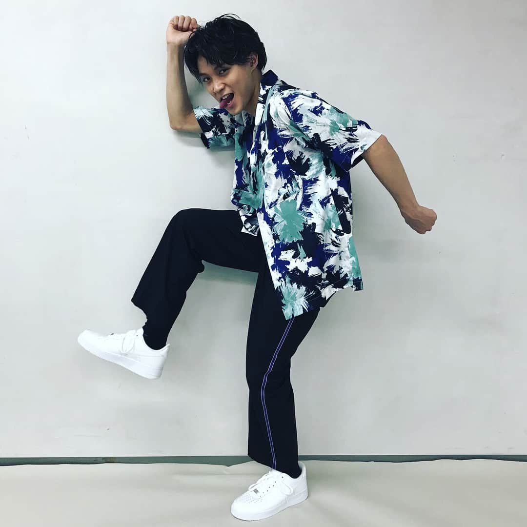 磯村勇斗さんのインスタグラム写真 - (磯村勇斗Instagram)「本日発売の「FINEBOYS」さんに取材して頂きました✨ 是非、お読み下さい^_^  夏はラフにシャツが好きだなー👕 柄シャツ買おうかなー  #シャツ #studious」7月9日 12時38分 - hayato_isomura