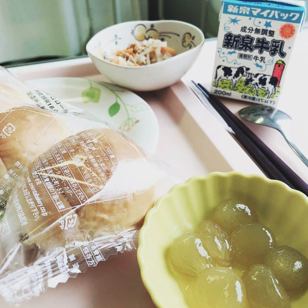 小裏奈美のインスタグラム：「6/24のご飯⭐︎ ----- #小裏奈美 #タレント #モデル #ライブ配信 #生配信 #ライバー #配信者 #個撮モデル #カメラマンさんと繋がりたい  #カメラマンと繋がりたい#カメラマン募集中  #ファインダー越しの私の世界  #ファインダー越しの世界 #ポートレート #ポートレートモデル #大阪 #関西 #自分発信クリエイター #撮影しま専科 #丸顔の救世主 #作品撮りカメラマン募集中 #撮影依頼募集中 #フォローミー #thisisme #memelive #入院中 #入院なう #病院食」