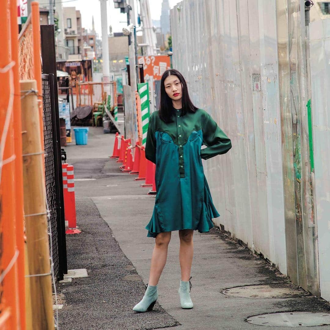 Perkmagazineさんのインスタグラム写真 - (PerkmagazineInstagram)「「STYLING WITH TOKYO」をテーマに、一冊を通して様々な角度から今の”東京”を紹介している最新号のPERK。 そんな特集の中で掲載した、女優・紅甘さんの インタビューをオンラインでも公開しました。 TOGA PULLAのビジュアルイメージにも起用されるなど、 醸し出す独特な雰囲気がわたしたちを魅了してやまない彼女が感じる東京の景色とは？ 気になる詳細は最新号およびオンラインにてチェックしてください！ #紅甘 #perk #perkmagazine http://perk-mag.com」6月25日 9時30分 - perkmagazine