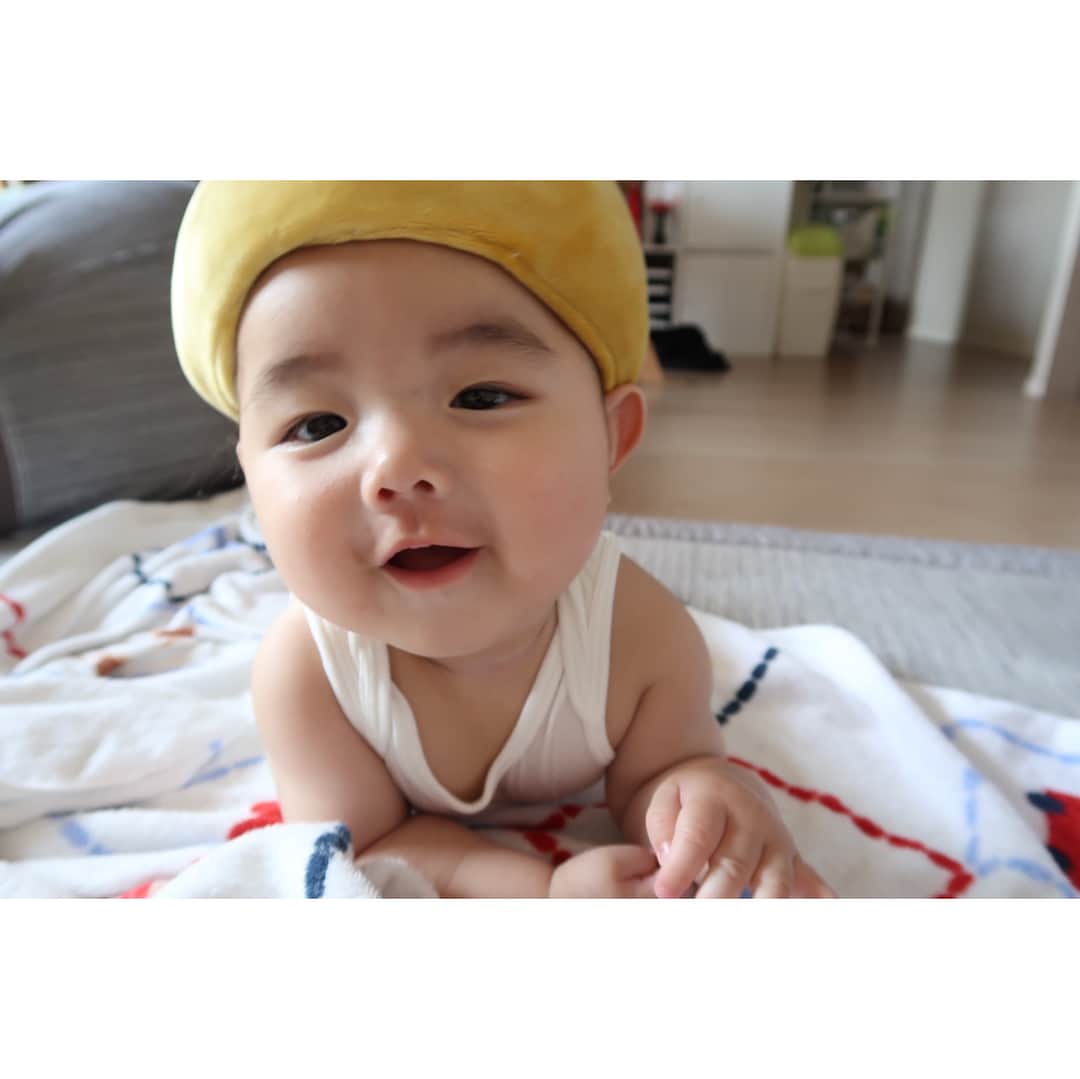 鈴川絢子さんのインスタグラム写真 - (鈴川絢子Instagram)「生後6ヶ月。まるまるさん。 産まれたときあんなに小さかったのが嘘みたいに逞しくなりました」6月25日 18時23分 - suzukawaayako