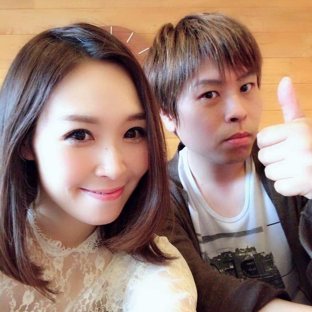 愛内里菜のインスタグラム：「R-box vol.7﻿ チケット残りわずか！！急いでくださーい😆﻿ 🎤締め切りは明日２６日午前中までです！！🎤﻿ ◎受付期間：2018年6月15日(金) 12：00～6月26日（火）11:00﻿﻿ ﻿﻿ ﻿﻿ ⭐︎今回はぴあのみでの発売となります⭐︎﻿﻿ Pコードはこちら﻿﻿ Pコード：119-482﻿﻿ ﻿﻿ 👉URL ⇒　http://w.pia.jp/t/r2018-umeda-trad/﻿﻿ ﻿﻿ ▼公演概要﻿﻿ ライブタイトル：R-box vol.7﻿﻿ 公演開催日：2018年8月4日（土）﻿﻿ アーティスト：R﻿﻿ 会場：umeda TRAD﻿﻿ 開場時間：17:00　開演時間：18:00﻿﻿ 前売り券代金：6,000円(税込) 全席指定﻿﻿ ※別途1ドリンク（¥500）﻿﻿ ﻿﻿ ﻿﻿ #愛内里菜Rとして歌手活動再開﻿﻿﻿ #R新曲リリース﻿﻿﻿ #WARMPRAYER﻿﻿﻿ #垣内りか愛内里菜LIVE﻿﻿﻿ #垣内りかRbox﻿﻿﻿ #垣内りかサマーライブ﻿﻿﻿ #愛内里菜垣内りかR﻿﻿﻿ #久々のライブハウスで﻿﻿﻿ #持久力持つかな笑？﻿﻿﻿ #走り込み始めます﻿﻿﻿ #みんなと盛り上がりたい﻿﻿﻿ #作曲編曲家石井健太郎さん﻿﻿﻿と📸 #石井くんライブで演奏してくれます♫ ﻿﻿#ライブバンド名も決めたい✨」