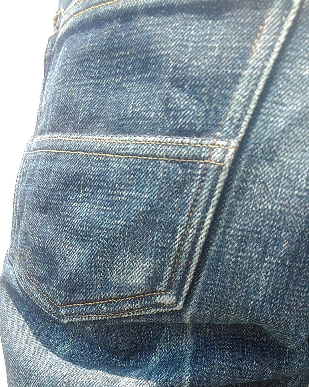 BIG JOHNさんのインスタグラム写真 - (BIG JOHNInstagram)「Tonyです😉 BIG JOHN RARE👖 R008 初めての洗濯で、レングス5cmほど縮みました。次回2回目は2～3cmかな？ ⚽日本惜しかったネ～⚽ #bigjohn #bigjohnjeans #denim #jeans #okayama #kurashiki #kojima #ビッグジョン #coodinate #outfit #mystyle #japan #コーディネート #デニムコーデ#rare #rawdenim #serubitchi #washing #フォークリフト #リフト #ワールドカップ #サッカー #football」6月25日 12時40分 - bigjohnjeans