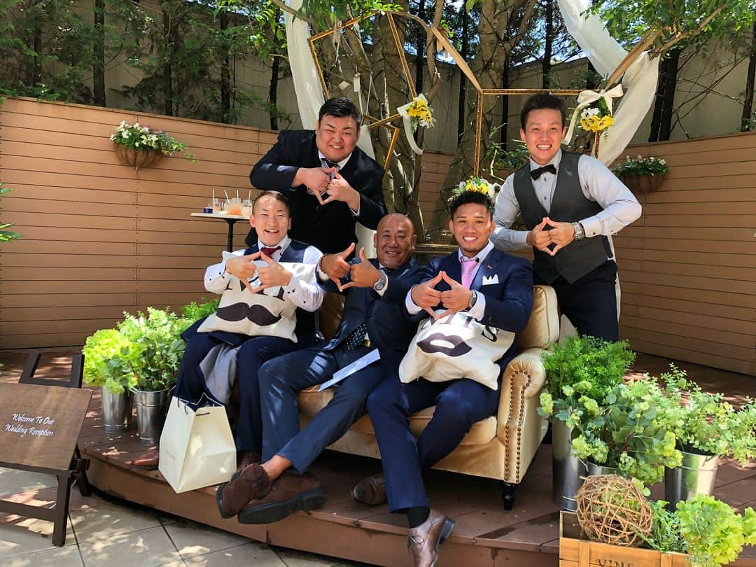 合谷和弘さんのインスタグラム写真 - (合谷和弘Instagram)「昨日、はじめての結婚式に出席してきました。なぜか緊張してたけどほんとうに最高だなって思えた結婚式でした！ まさみつ、かなちゃん 結婚おめでとう♪ 末長くお幸せに♡  流経大柏 25期 ラグビー部 第1号 @masamitsumasuda #プロゴルファー #岩ちゃん似のイケメン  幸せもらったわ❤️😭 呼んでくれてありがとう♪  #流経大柏#ラグビー#25期 #結婚式 #増田夫妻 #あこちゃん #くにちゃん本当にいろいろありがとう😂 沖縄でもがんばー♪遊びいきやす！！ #星くんベンチプレスのMAXチャンコの体重やん😂😂😂 次は星くんの結婚式やねー😆#ななちゃん運転ありがとう♪ #チャンコでかすぎw 爆笑wでもいいやつw #松井先生の乾杯の挨拶🥂#RPポーズやらせよーとしたら叩かれたけどやってくれた😂 #久々に会う友達もいて楽しかったわ😆 #happywedding  #末永くお幸せに」6月25日 15時57分 - kazuhiro_goya