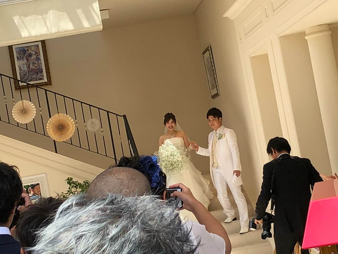 合谷和弘さんのインスタグラム写真 - (合谷和弘Instagram)「昨日、はじめての結婚式に出席してきました。なぜか緊張してたけどほんとうに最高だなって思えた結婚式でした！ まさみつ、かなちゃん 結婚おめでとう♪ 末長くお幸せに♡  流経大柏 25期 ラグビー部 第1号 @masamitsumasuda #プロゴルファー #岩ちゃん似のイケメン  幸せもらったわ❤️😭 呼んでくれてありがとう♪  #流経大柏#ラグビー#25期 #結婚式 #増田夫妻 #あこちゃん #くにちゃん本当にいろいろありがとう😂 沖縄でもがんばー♪遊びいきやす！！ #星くんベンチプレスのMAXチャンコの体重やん😂😂😂 次は星くんの結婚式やねー😆#ななちゃん運転ありがとう♪ #チャンコでかすぎw 爆笑wでもいいやつw #松井先生の乾杯の挨拶🥂#RPポーズやらせよーとしたら叩かれたけどやってくれた😂 #久々に会う友達もいて楽しかったわ😆 #happywedding  #末永くお幸せに」6月25日 15時57分 - kazuhiro_goya