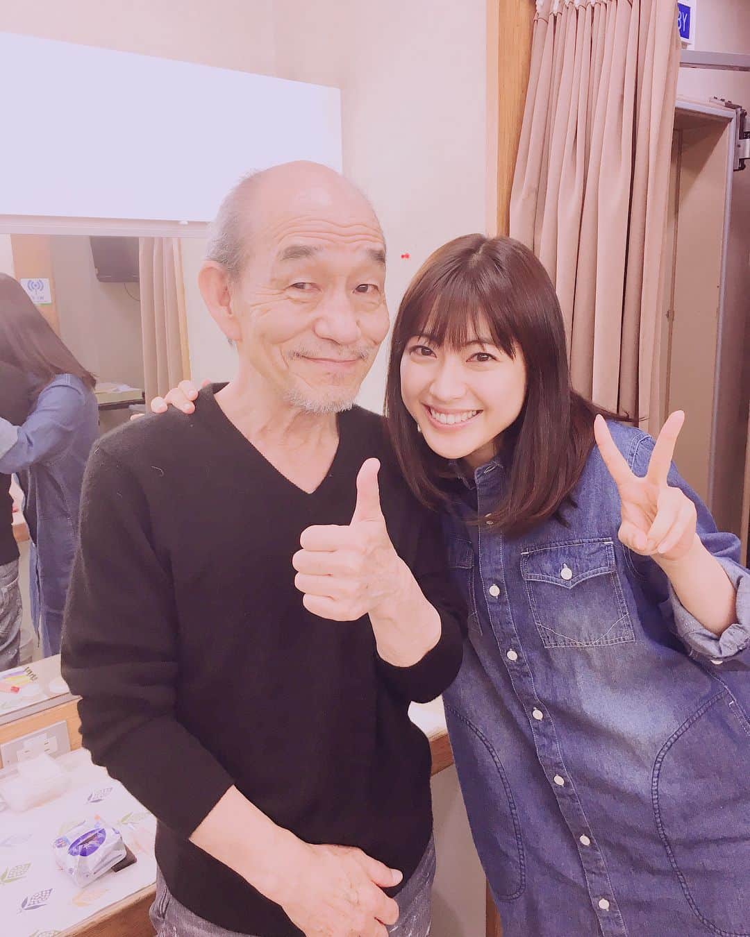 瀧本美織のインスタグラム：「今夜8時〜ドラマ特別企画「あにいもうと」ご家族で楽しんでもらえたら嬉しいです🤗💓 #ドラマ#あにいもうと#お父ちゃん#笹野高史 さん #山田洋次 監督 #脚本#赤座#佐知」