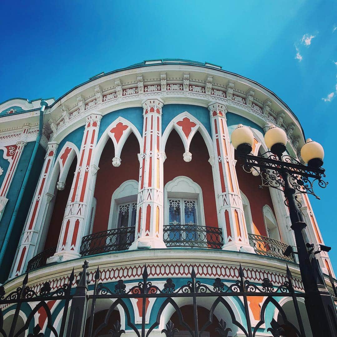 柳下毅一郎のインスタグラム：「Sevastyanov's House セバスチャーノフの家 #yekaterinburg」