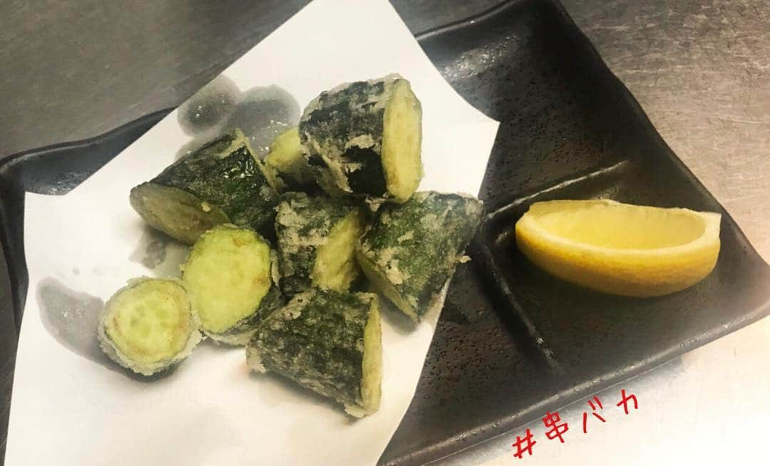 屋台めし「串バカ」さんのインスタグラム写真 - (屋台めし「串バカ」Instagram)「#串バカ  本日のおつまみをご紹介😤 ・ 🌸きゅうりの唐揚げ🌸 ・ ・ 外はサクッと、中は柔らかい☺️ ・ ・ いやこれが意外にもハマるんよねー😏 ・ ・ 一宮市民ならわかってくれるはず✨ ・ ・ いやむしろ日本中が味方のはず笑」6月25日 17時23分 - kushibaka_ichinomiya