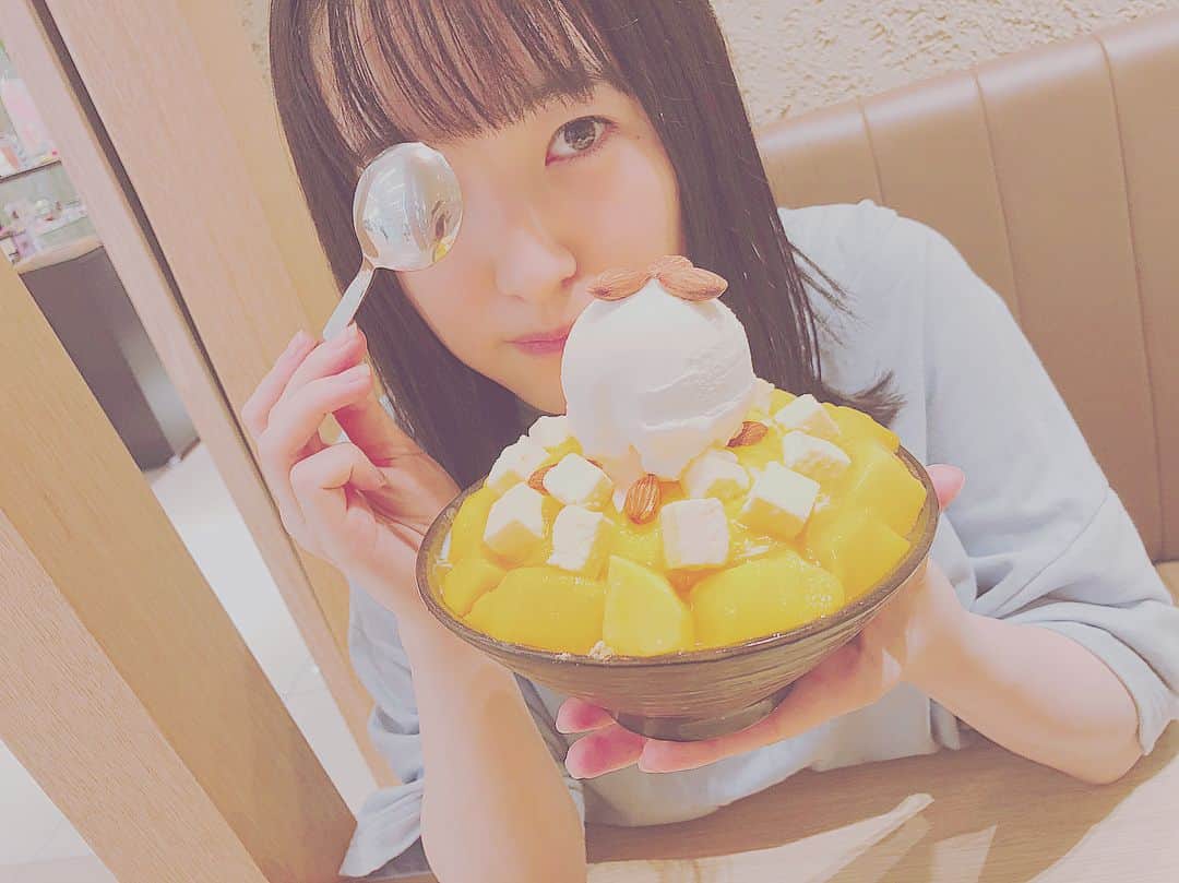 田島芽瑠さんのインスタグラム写真 - (田島芽瑠Instagram)「#すっぴんごめんなさい . . かき氷食べてきたー！ 大好き！❤ #かき氷 #夏  #ソルビン  #sulbing #sulbingtenjin  #ソルビン天神  #天神 #マンゴーかき氷  #マンゴーチーズソルビン #息抜き #レッスン着 #レッスン終わり #すっぴん  #🍧」6月25日 17時59分 - meru_chan_official