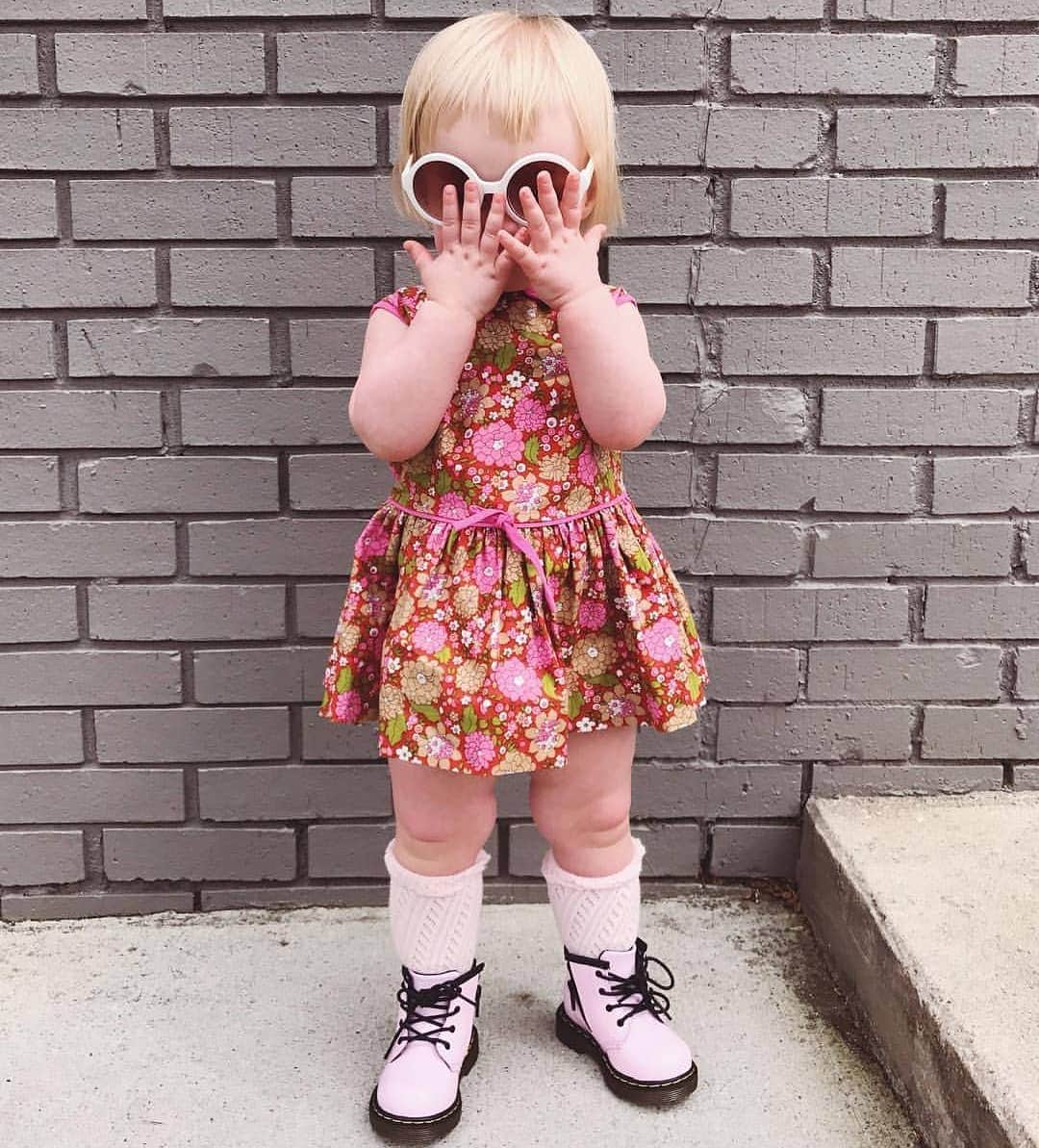 Fashion Bloggers Trendsのインスタグラム：「Omg....Monday again....🤦🏼‍♀️ #mondaysyndrome #monday #pazartesi #pazartesisendromu #pembe #bebek #baby cute #babygirl #pink #fashion #girl #dress #trend #mayo #tatil #beautiful #kızlar  #fashion #moda #dress #trend #bloggerhuntertr #luxurylife」