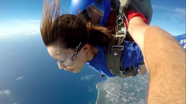 坂井志帆さんのインスタグラム写真 - (坂井志帆Instagram)「1番高い4200mからSkydiving〜🛫✈️🌈☀️💕 時速200キロ以上で落ちてると思えんくらい最高に楽しすぎたぁ〜(● ˃̶͈̀ロ˂̶͈́)੭ꠥ⁾⁾💕 またしたいなぁ〜❤️ #skydiving#スカイダイビング#Guam#空飛ぶってこゆこと#鳥になった気分#最高」6月25日 21時11分 - shiiihooo7