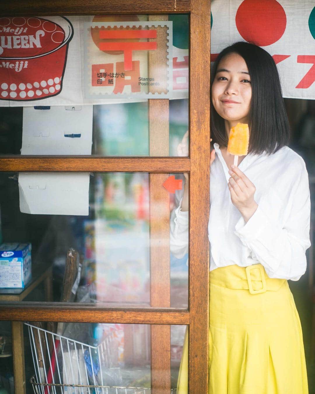 安田早紀さんのインスタグラム写真 - (安田早紀Instagram)「今日あつくてアイス食べたけど、２個目食べそう。 📸 @mizunocanon  #鎌倉お散歩シリーズ #レトロなお店とアイス #今日あつすぎてびっくりしましたね #体調に気をつけて」6月25日 21時04分 - saki.yasuda