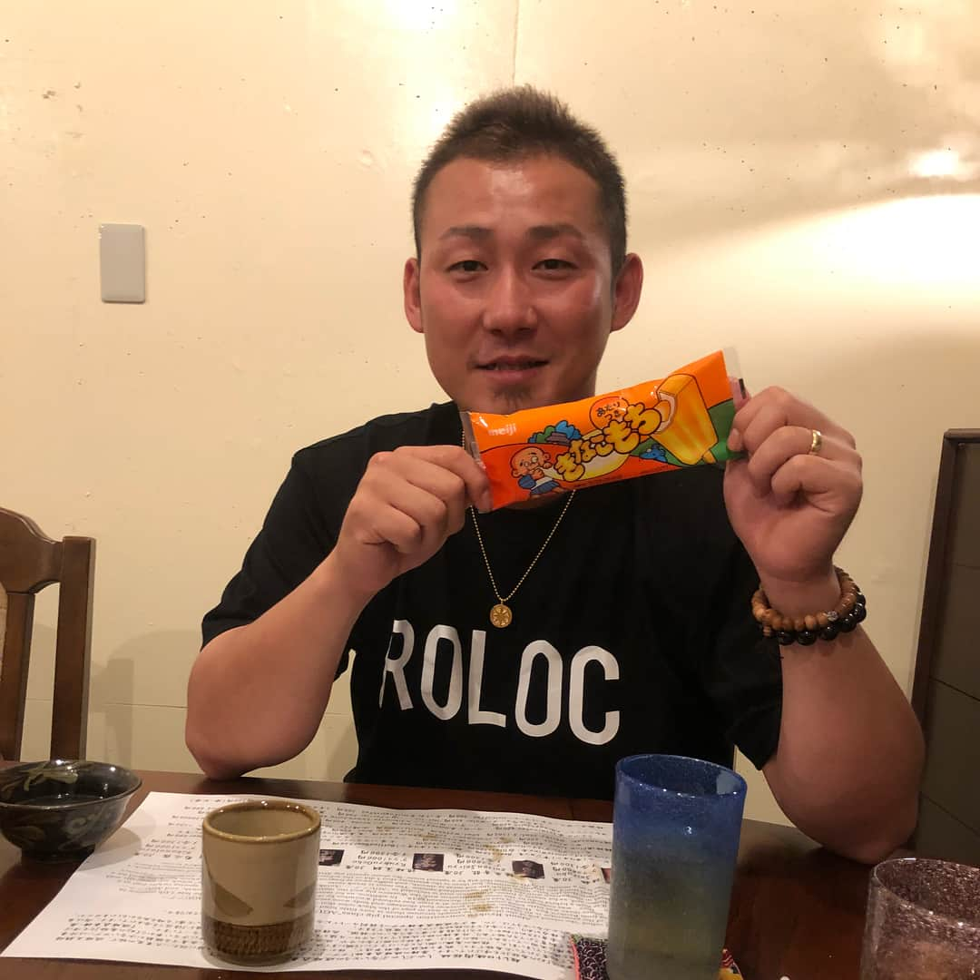 中田翔さんのインスタグラム写真 - (中田翔Instagram)「皆さんお疲れ様です！！ 今日は、このメンバーで食事しました！！ 豚しゃぶを食べて最後は沖縄にしかないアイスらしい。笑 しゃぶしゃぶはマジで美味かった^ - ^ 絶対また来ます！！ #中田翔#横尾俊建#石井一成#しゃぶしゃぶないとう#沖縄」6月25日 21時35分 - shonakata_official