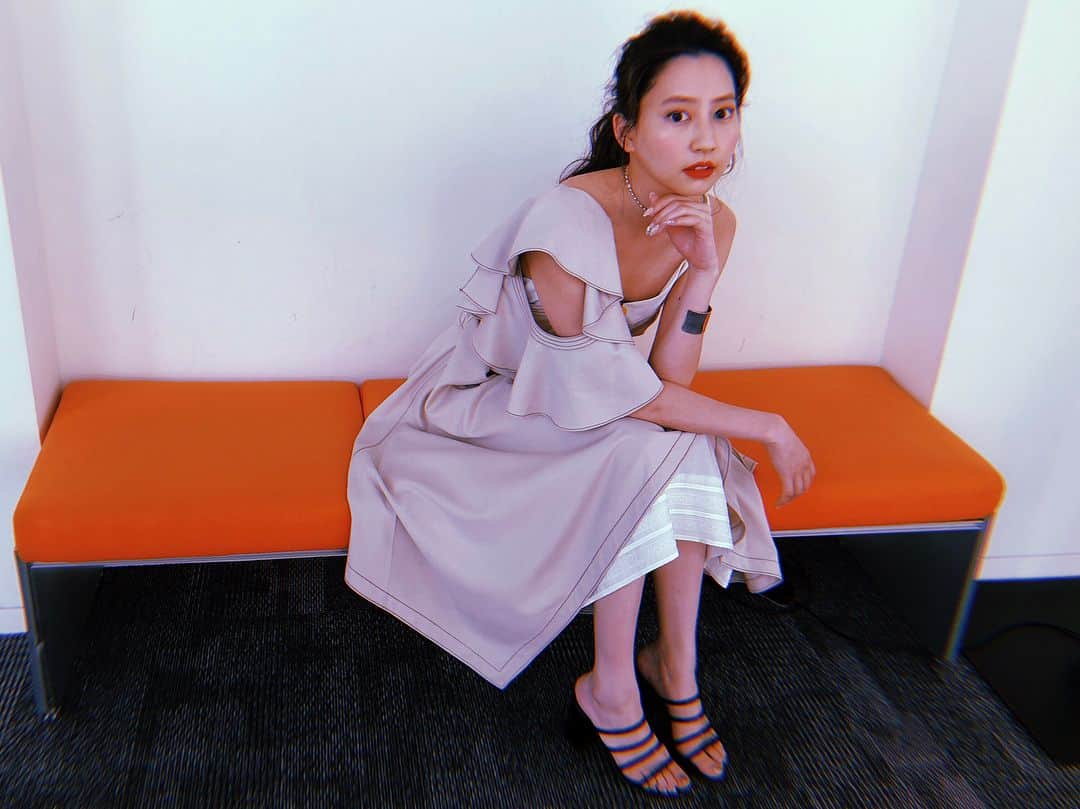 河北麻友子さんのインスタグラム写真 - (河北麻友子Instagram)「FASHION DRESS: NUMBERCODE CONSTRUCT NECKLACE&BANGLE: e.m. EARRINGS: DRESS UP EVERYDAY SANDALS: SLY #FASHION #衣装」6月25日 21時52分 - mayukokawakitaofficial