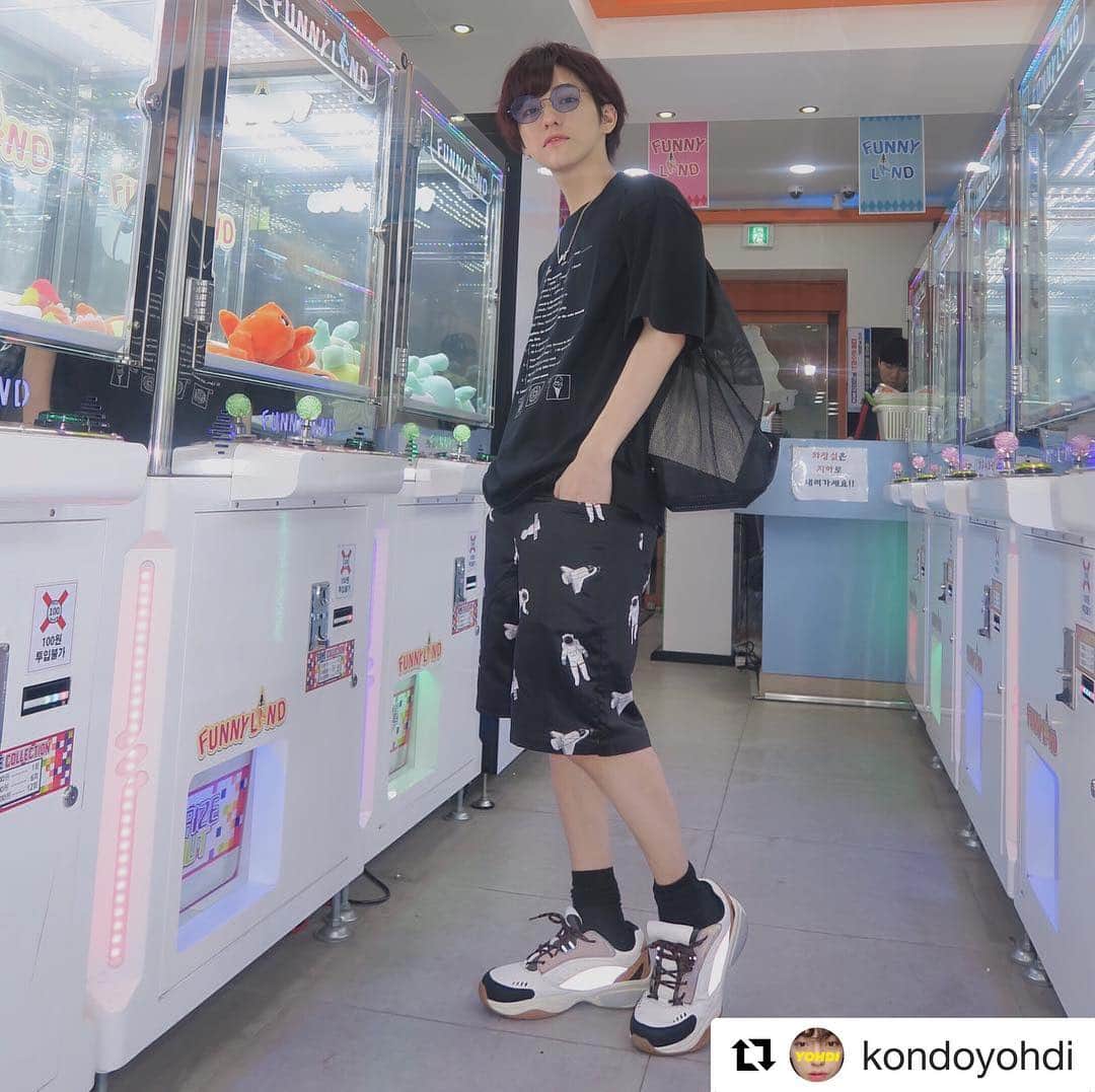 Zoff Officialのインスタグラム：「#こんどうようぢ さんありがとうございます✨🕶 . #fashion#glasses#sunglasseslover #eye#eyewear#sunglasses#sunglassesfashion#sunglasses😎#🕶#👓#😎 #メガネ#メガネ女子#メガネ男子#サングラス#optical#ゾフ#new#zoff#fashiondiaries #colorlens#lens . #Repost @kondoyohdi with @get_repost ・・・ 韓国のGame Center🎮」