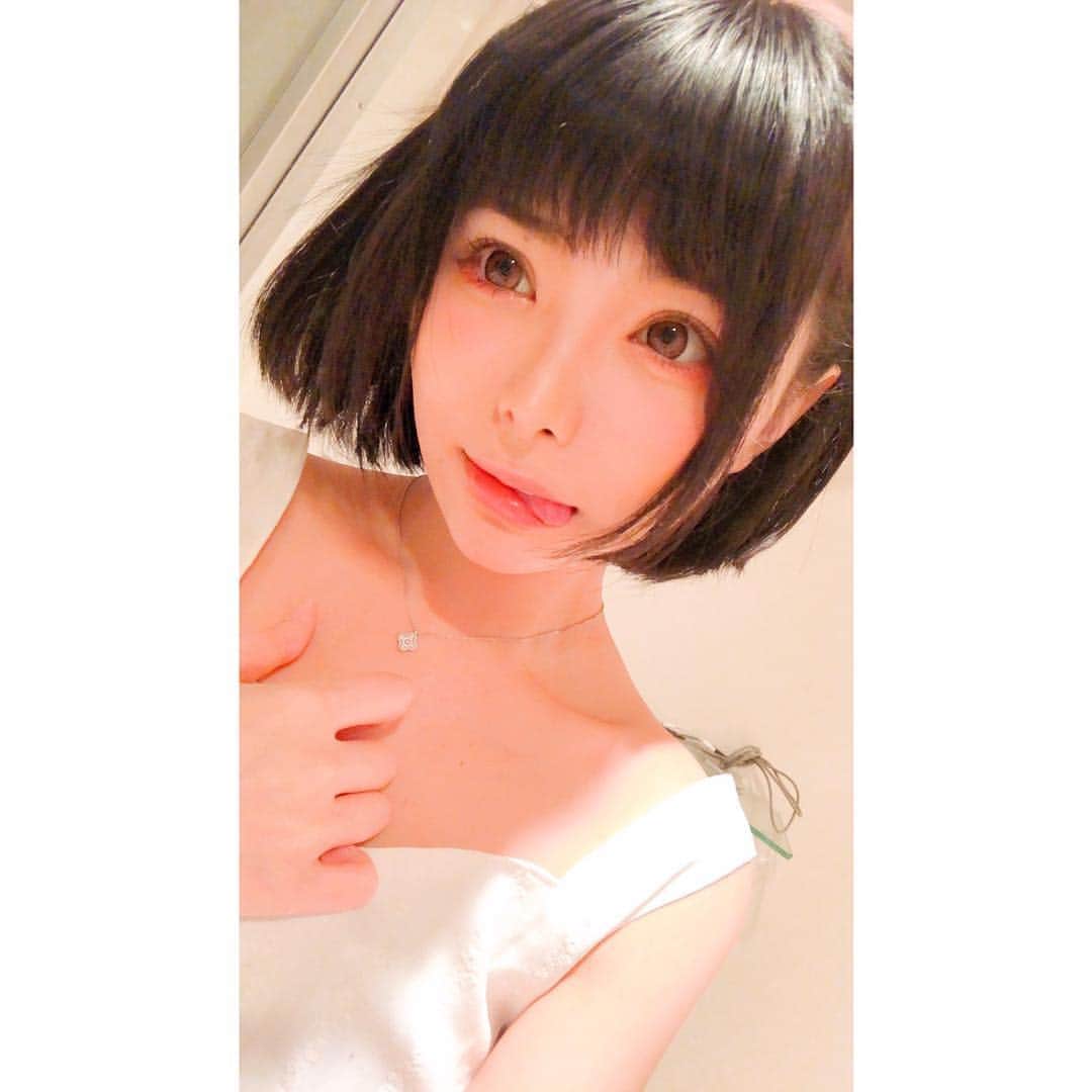 ららぴ（ららぴ ＆ るるぴ）さんのインスタグラム写真 - (ららぴ（ららぴ ＆ るるぴ）Instagram)「ぺろりんちょ(＾ω＾)ぺろぺろ . #自撮り #地鶏 #ぺろぺろ #ぺろりんちょ  #ハーフツイン #ショートヘア #ショートボブ #黒髪」6月26日 2時47分 - la.la.pi