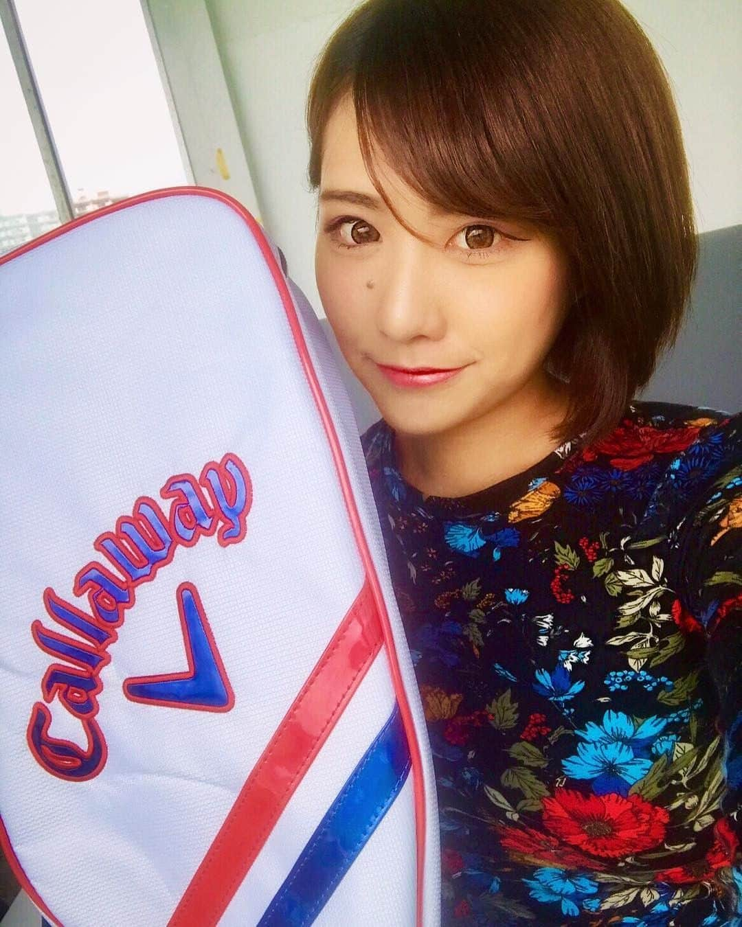 golfjoshiのインスタグラム：「. . kahoko.japanさん( @kahoko.japan )の素敵なお写真😊💕 お気に入りのクラブケースとパシャり🏖😎 . 掲載を希望される方は、投稿する時に @golfjoshi と #golfjoshi のタグを付けてご投稿ください😆❣️ . #オシャレさん #golflife  #スタイル #golf #オシャレ女子 #ゴルフ場 #美意識高め #大人女子  #ゴルフ好き #大人可愛い #ゴルフファッション #クラブケース #ゴルフ  #カメラ女子部  #大人可愛いファッション #オシャレ #ゴルフコーデ #ゴルフ部  #美意識 #インスタ女子 #女子力 #golfgirl #女子カメラ #goodtime #オシャレ好き #大人可愛いコーデ #インスタゴルフ女子 #golfbabe #スポーツ女子」