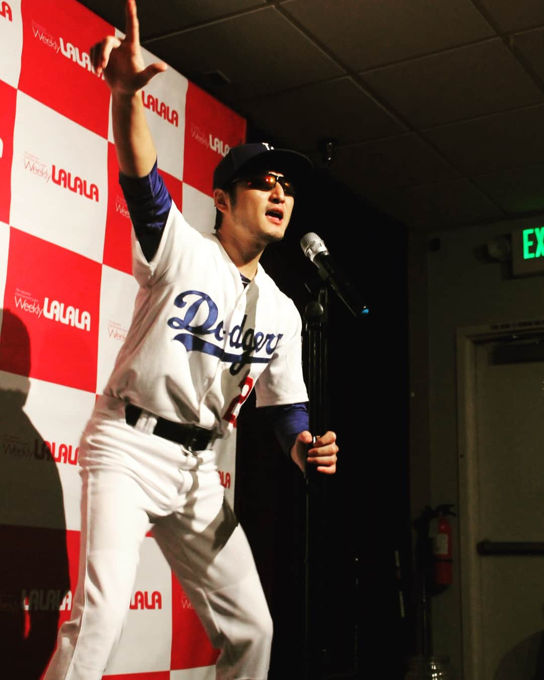 アキテリヤキのインスタグラム：「Summer Live in Los Angeles  ミニビッシュの夏  #minivish#losangeles#dodgers#summer#comedy#live#lalala#happabar#chicagocubs#takemeouttotheballgame#muscleboy  #ミニビッシュ#ロサンゼルス#サマー#お笑い#ライブ#ドジャース#シカゴカブス#なかやまきんに君」