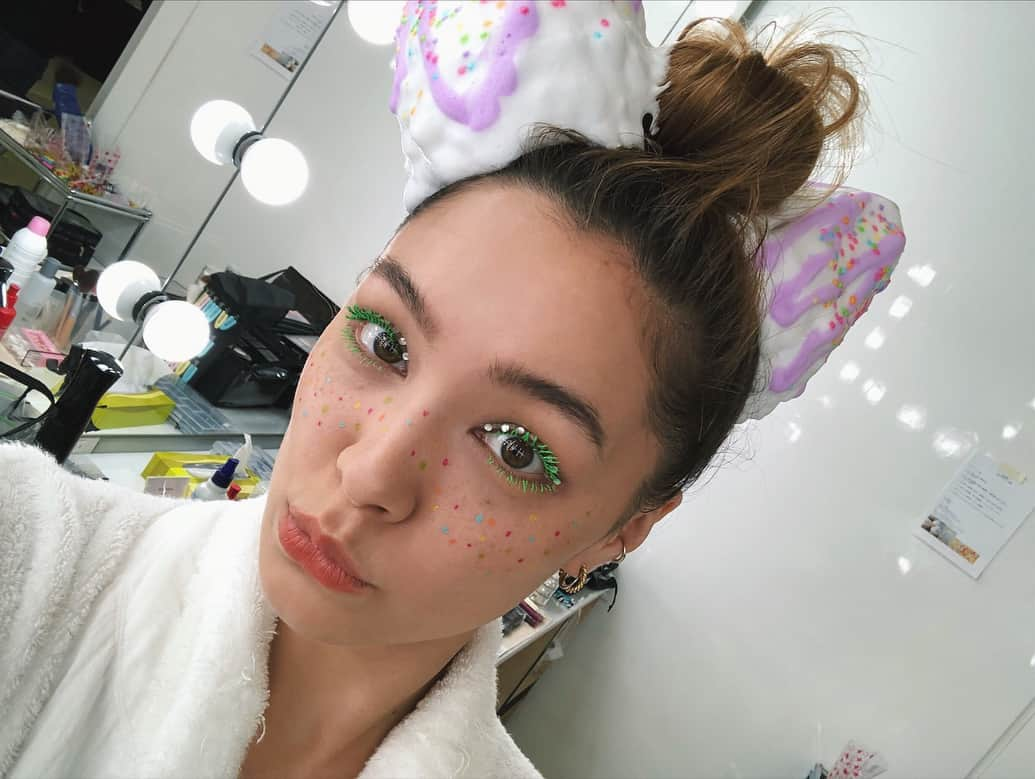 ステファニーさんのインスタグラム写真 - (ステファニーInstagram)「👽🍦🍭💚💜💫 この前の撮影のヘアメイクが可愛かった！ 写真も楽しみ♡ #love #shooting #shoot #fashion #makeup #hair #hairmake #hairstyle #cute #funny #colorful #aminoresq #haircare #シャンプー #トリートメント #アミノレスキュー」6月26日 17時39分 - steph_0928_