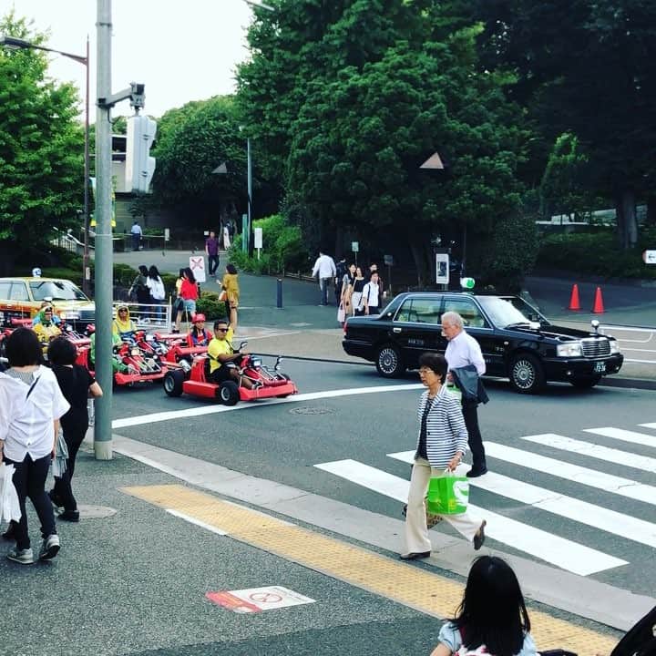 ブリュノ・マッソのインスタグラム：「Mario Kart in live 😂 #japan #tokyo #crazy #fun」