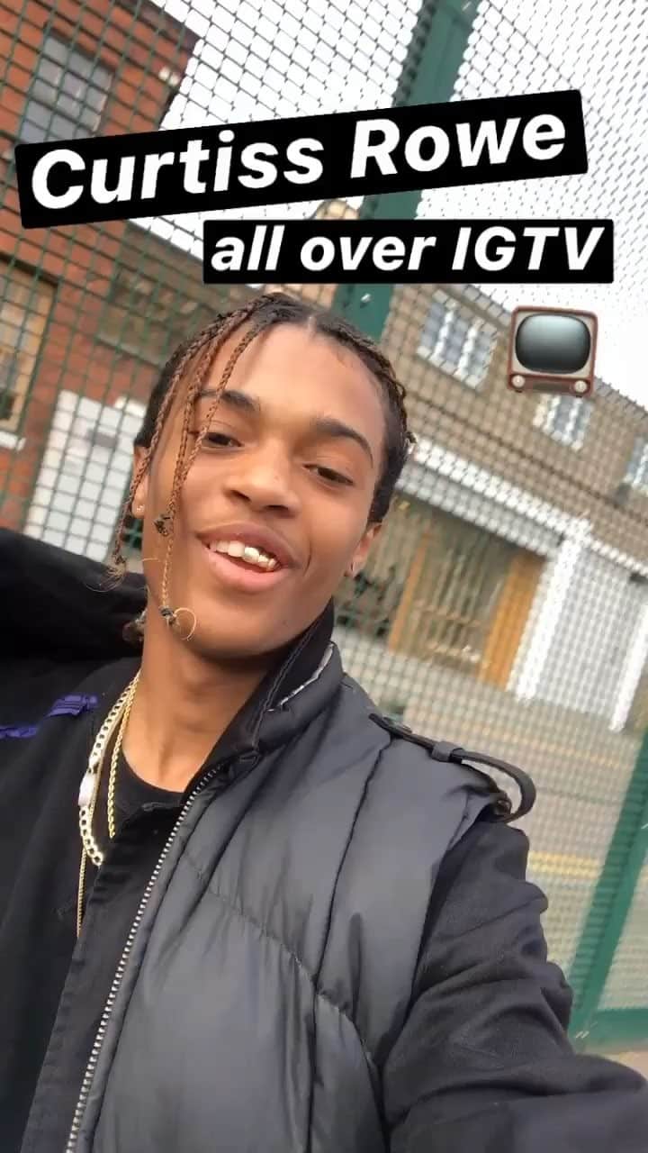 AXEのインスタグラム：「Curtiss Rowe showing his best skateboarding tricks all over your IGTV!」