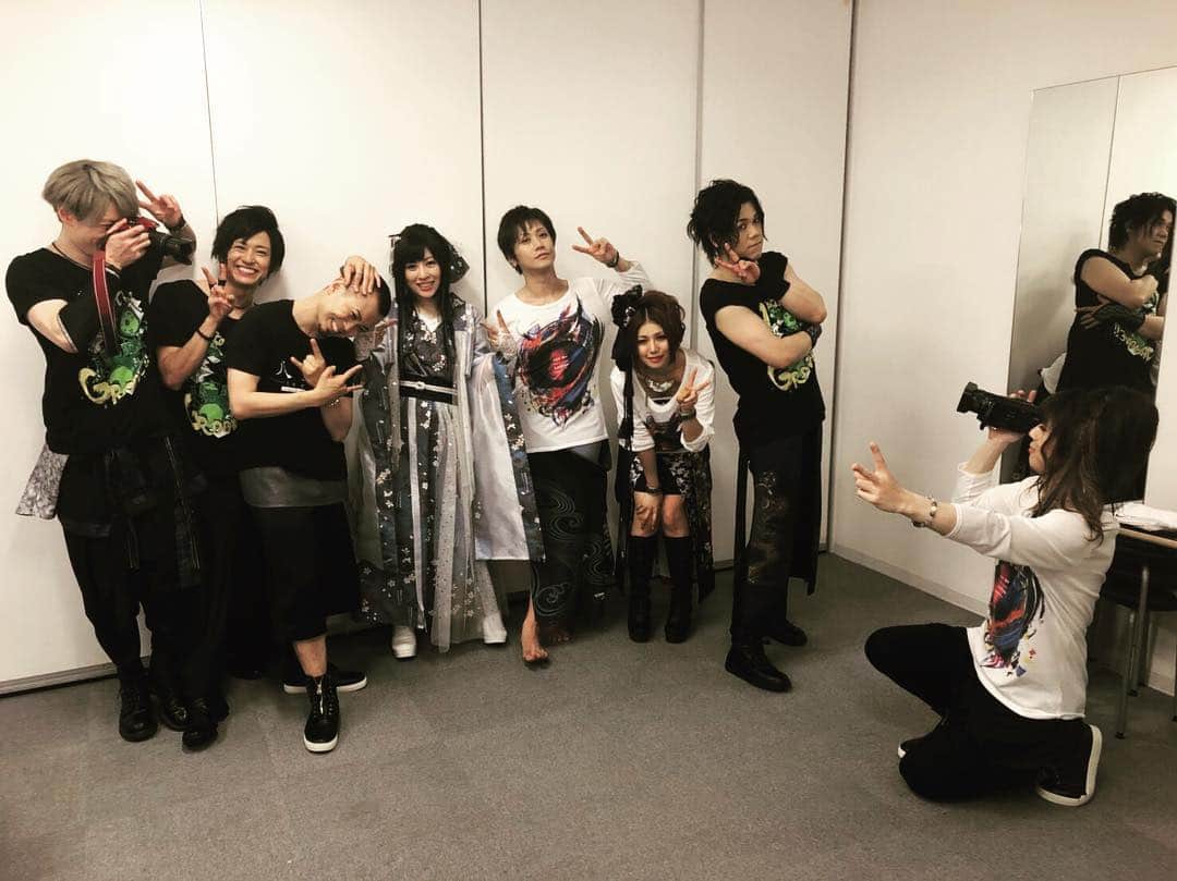 鈴華ゆう子のインスタグラム：「#亜沙カメラですけどー！ #山葵カメラも頑張ってます #音ノ回廊 #wagakkiband  #和楽器バンド」