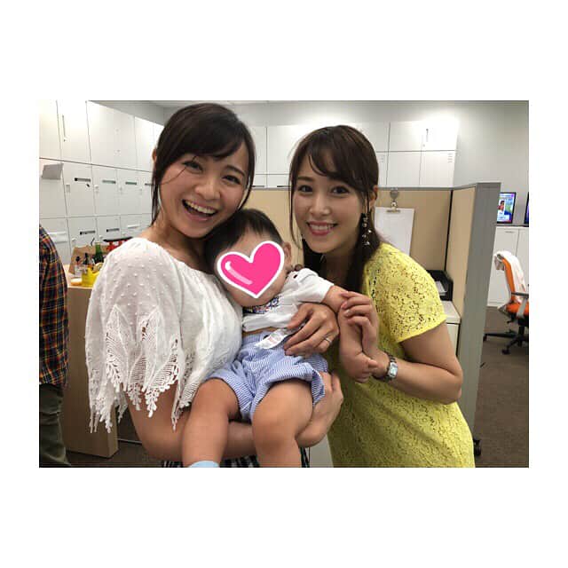 のインスタグラム：「今日は久々に会社へ(^^) 息子も皆さんにご挨拶😊 ママも息抜きできました！ #かわるがわる美女に抱っこされてご満悦 #ハーレム状態 #満足した息子 #最後は爆睡 #生後7ヶ月 #babyboy #テレビ東京アナウンサー」