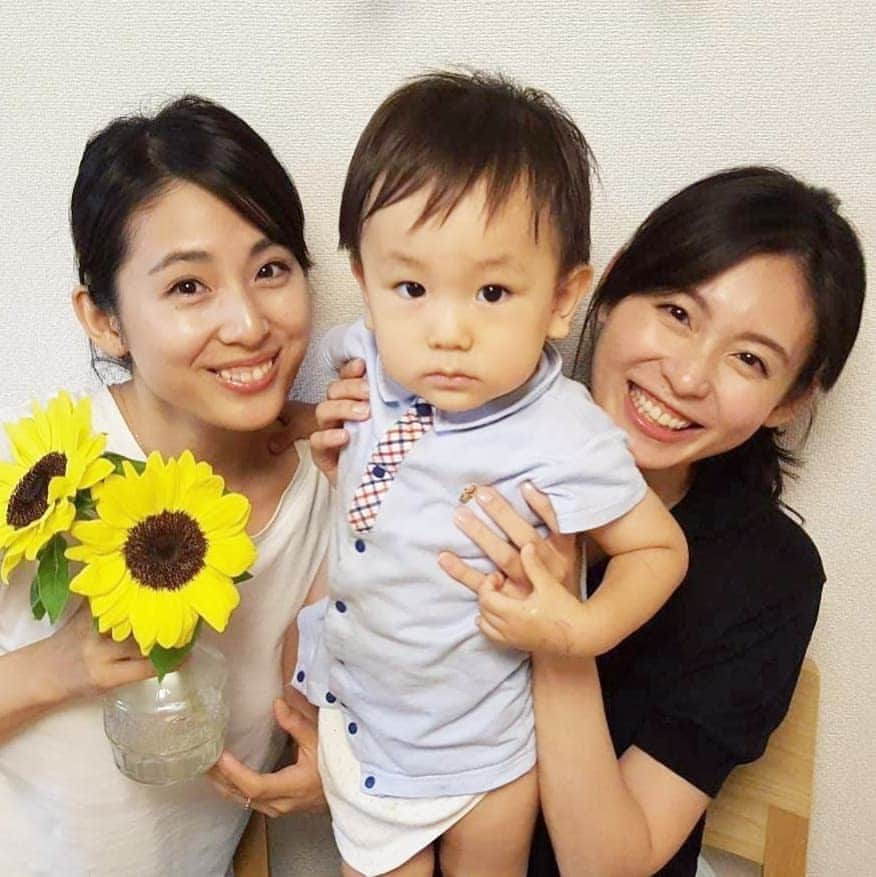 本仮屋リイナさんのインスタグラム写真 - (本仮屋リイナInstagram)「カメラを向けられると、 いつも真顔な息子👶なんで  #姉妹 #姉 #本仮屋ユイカ #姉がユイカ #妹がリイナ #私が姉だと間違われるときある #なんでやねん」6月26日 17時00分 - riina_motokariya