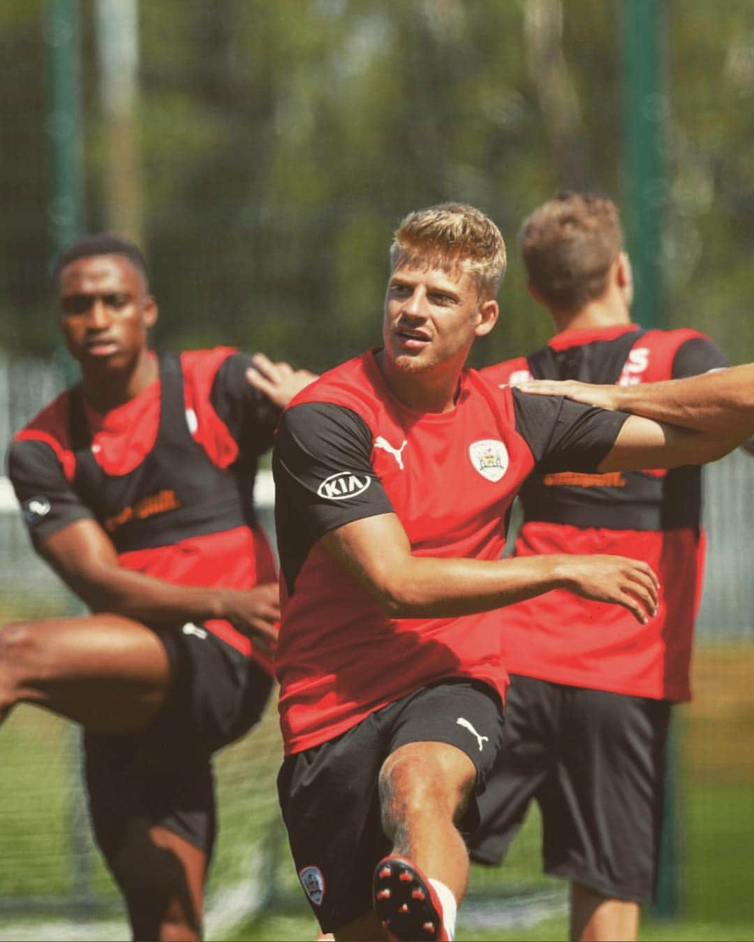 ロイド・イスグローヴのインスタグラム：「Back at it ⚽️☀️🙋🏼‍♂️」