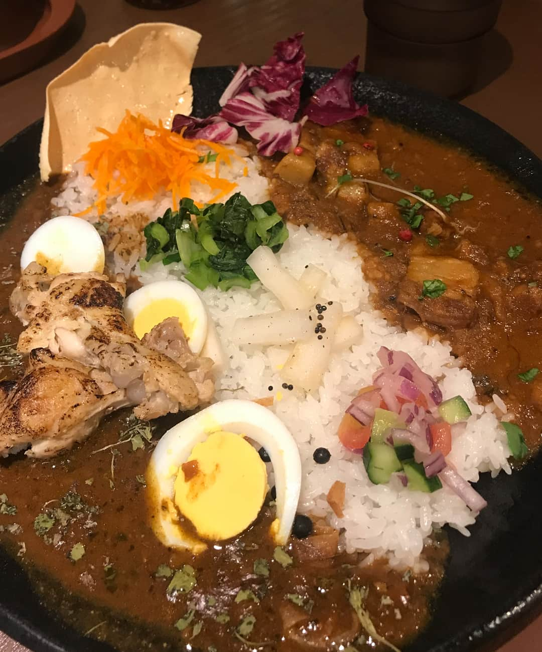 Sayaka.Mさんのインスタグラム写真 - (Sayaka.MInstagram)「. curry memories 🍛 I love curry❤️ . . カレー記録 . 1枚目 📸 #ジャドプール 動画でも沢山紹介している 大好きなお店😍 . この日は息子とデートw #インドカレー で一番好き . ジャド プール 011-520-4600 北海道札幌市中央区南6西24-3-21 1F・2F https://tabelog.com/hokkaido/A0101/A010105/1046448/ . . 2枚目 📸 #黒岩咖哩飯店 ✖️#かっぽうかぽう  コラボ #あいがけカレー (普段は販売されていません) タイプの違う2種類のカレー どちらも本当に美味しかった❣️ . 黒岩咖哩飯店 011-596-9987 北海道札幌市中央区大通西8-2-39 北大通ビル B1F https://tabelog.com/hokkaido/A0101/A010102/1049128/ @kuroiwacurry ❤️ . かっぽうかぽうのカポウカリー #北海道 #札幌市中央区 南二条西5丁目 興和産業ビル 3F https://tabelog.com/hokkaido/A0101/A010103/1057538/ @kapo33 ❤️ . . =============== 私の食べ歩きの記録は My record of eating out. 제 외식기록 ↓↓↓ #sayaka動画 =============== . #カレー #カレー大好き #カレー好き #カレーは飲み物 #札幌グルメ #札幌ランチ #札幌カレー #ルーカレー #カリー #札幌 #さっぽろ #ミールス #curry #currynight #南インドカレー #スパイスカレー #JHADPUL #札幌ママ #北海道ママ #北海道グルメ #カレーヤーズ #ジャド活」6月26日 20時40分 - insta.sayaka