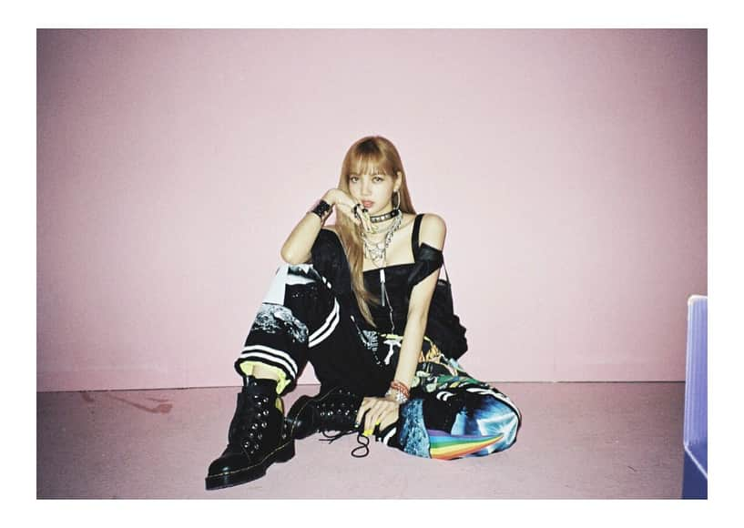 リサさんのインスタグラム写真 - (リサInstagram)「#BLACKPINK#블랙핑크#LISA#리사#DDUDUDDUDU#뚜두뚜두 🖤」6月26日 21時42分 - lalalalisa_m