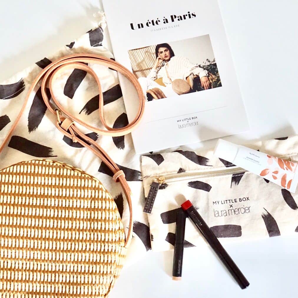 のインスタグラム：「・ 話題の6月のMy Little Box、もうチェックしましたか？？ ・ コスメブランド『laura mercier（ローラメルシエ）』と初のコラボBoxで、新作リップと人気アイカラーが試せるんです！しかも、今話題の人気アーティストのイガリシノブさんと小田切ヒロさんによる、このアイテムを使ったメイクHOW TOもマガジンで紹介されているので、即旬メイクが完成できちゃいます👏🏻👏🏻 ・ そして、ころんとした形が可愛いラウンドショルダーバッグは、いつものコーデを夏らしくしてくれるので、こちらもとても使えます🤣 ・ MyLittleBox × laura mercierのフラットポーチもあるようでないサイズ感が優秀👏🏻👏🏻 ・ と、とにかく使えるアイテムばかりなんです🙌🏻 ・ ・ こちらの内容は、6月末までのお申込みまでとのことなので、ぜひチェック必見ですよー💡 ・ ・ #mylittlebox #lauramercier #マイリトルボックス #ローラメルシエ #イガリシノブ #イガリシノブメイク #小田切ヒロ #trend #trendmakeup #makeup #cosmetics #ストローバッグ #ラウンドバッグ #かごバッグ #ショルダーバッグ #lips #eyecolor #lipmakeup #eyemakeup #cosmetics #コスメ好き #コスメ大好き #旬メイク #トレンドメイク #makeuphowto」