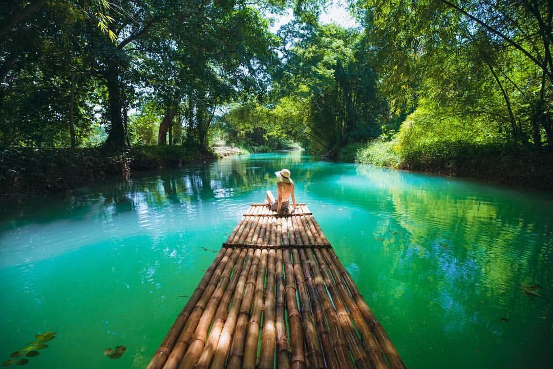Cole Riseのインスタグラム：「captain’s log: exploring the martha brae. we’ve found bamboo to be the most efficient form of transportation. limestone appears to make the water the same color as the local bays, providing natural springs for the crew along the way. june the 24th, 2018. #captainslog #feelthevibe」